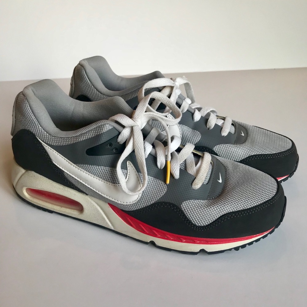 ⭐️👟Women’s (10) NIKE Livestrong Air Max Sneakers!
